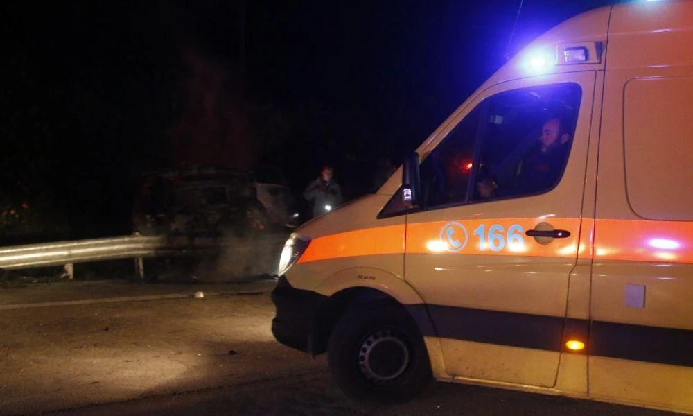 Τροχαίο με 3 τραυματίες στη Λάρισα- Σύγκρουση αυτοκινήτου με μηχανή